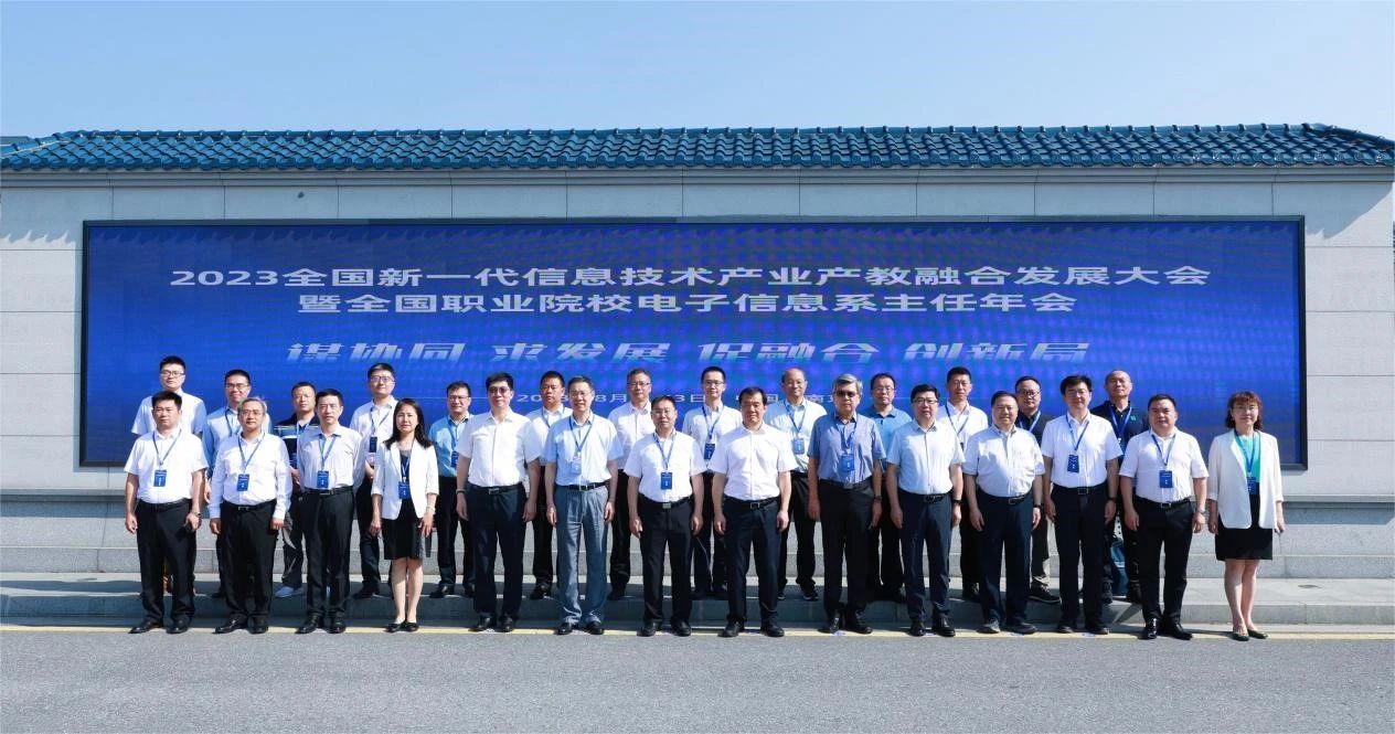 ed019f81a8743bea700509b05d6ee642