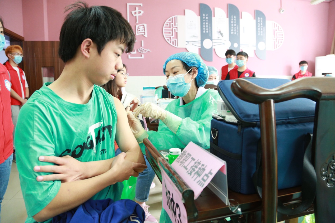 说明: C:\Users\Administrator\Desktop\新冠疫苗接种照片\3.30新冠疫苗接种2.jpg